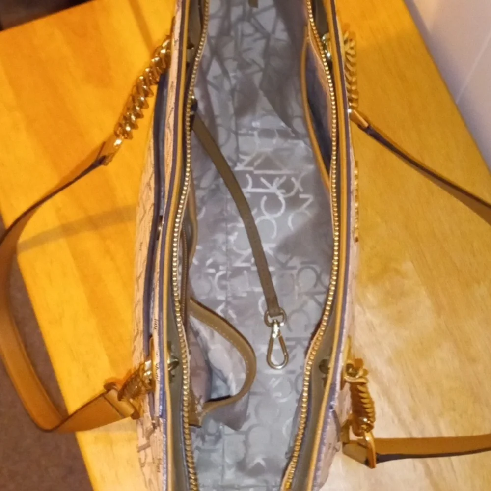 Handbag - Picture 4 of 4